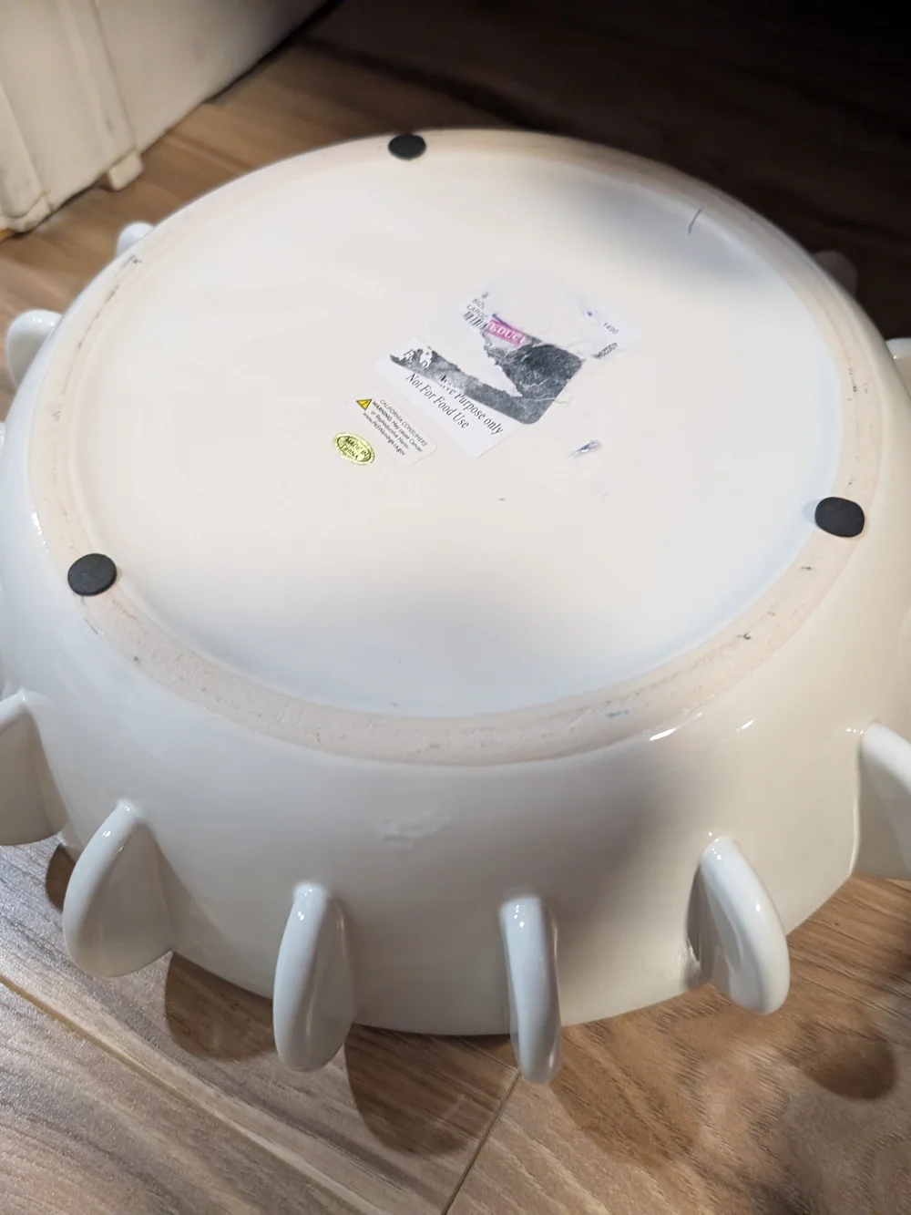 White Ceramic Bowl with Decorative Feet - Picture 2 of 3